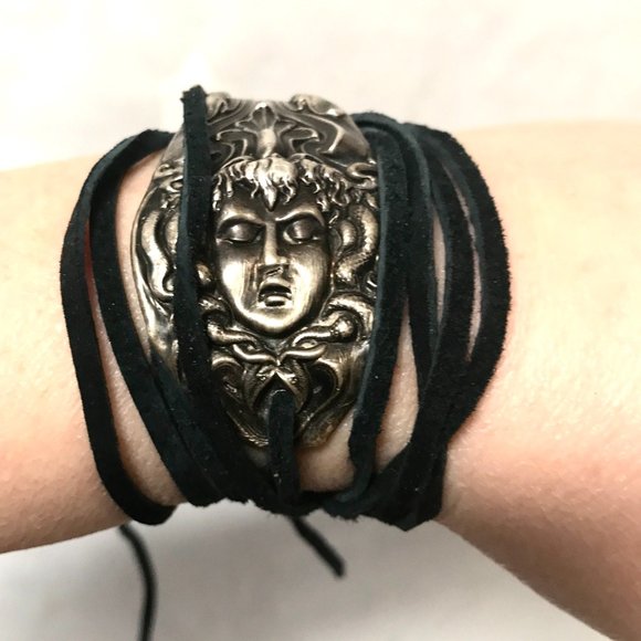 Black and Silver Gothic Bracelet with Ornate Centerpiece - Picture 3 of 9